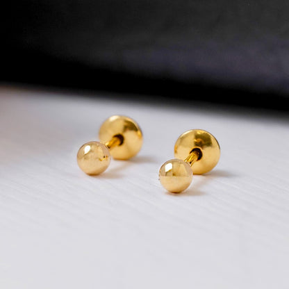 Aretes Topos Balín 3mm Unisex – Oro Laminado 18K | OM JOYERÍA