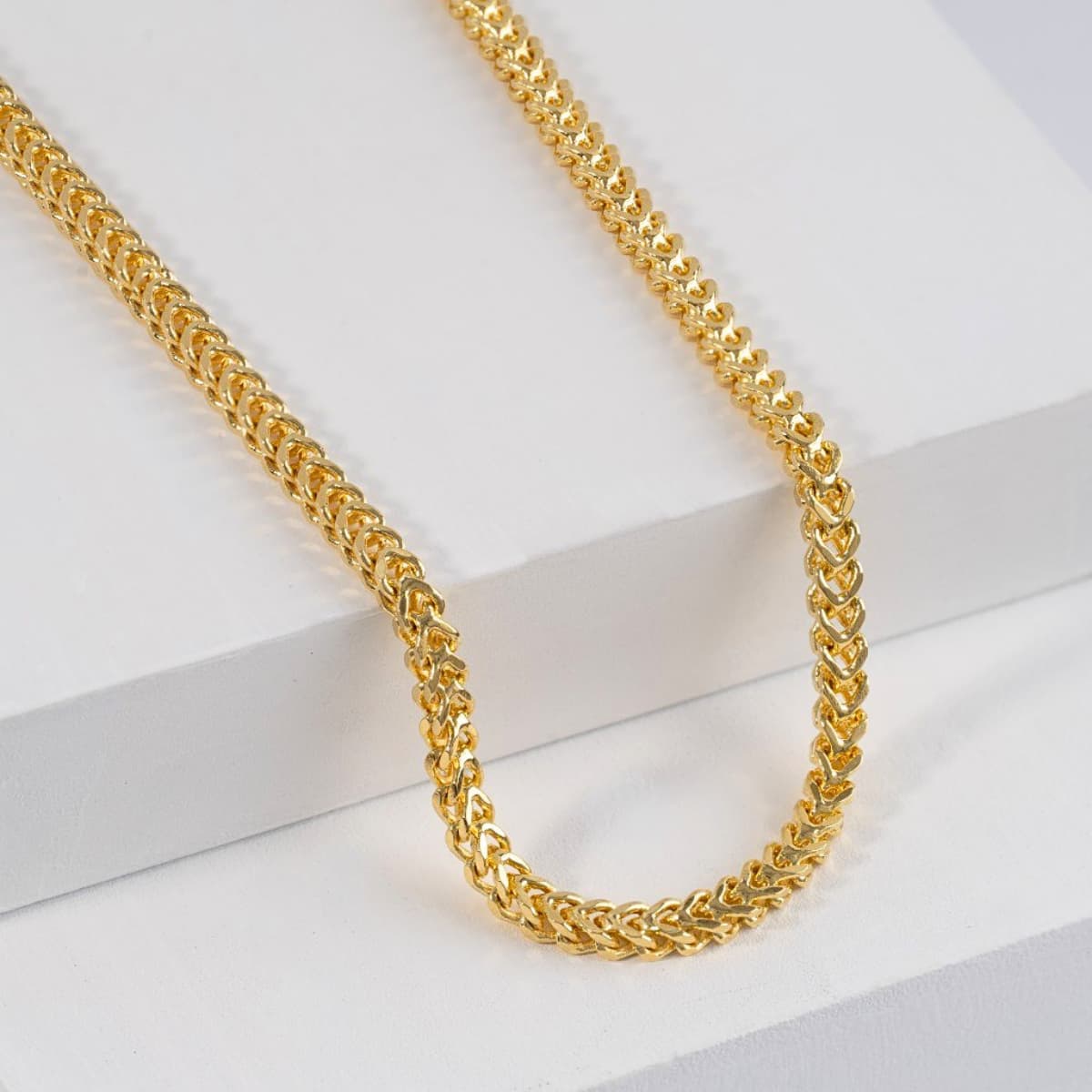 Cadena Franco 45 cm Oro Laminado 18K - Modelo mujer lifestyle