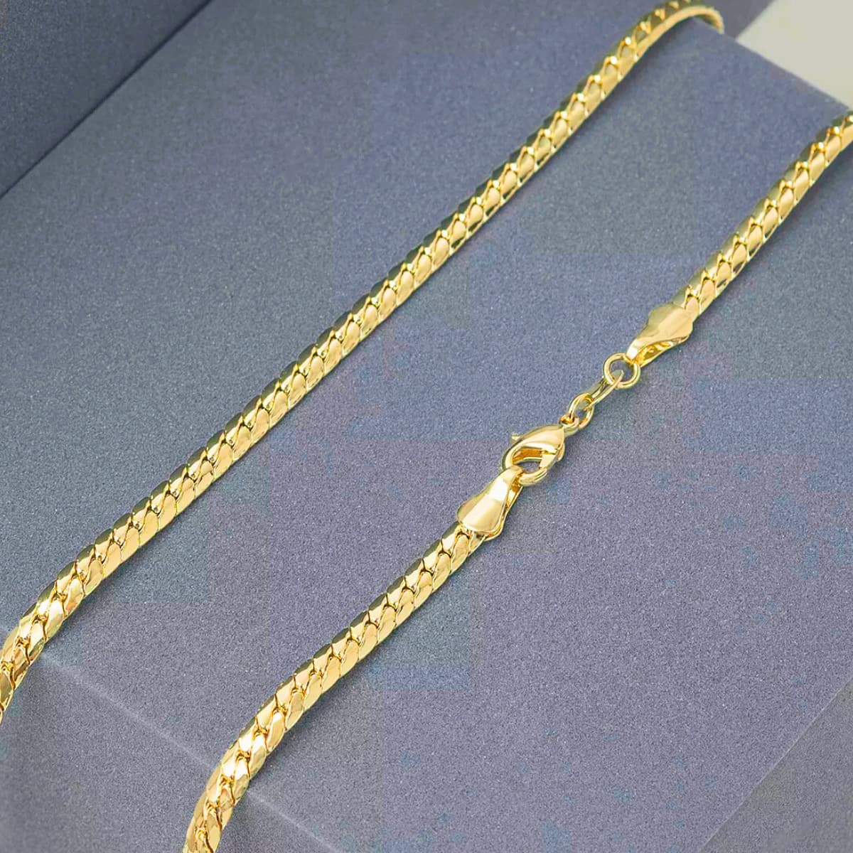 Cadena Tejido Serpiente 4 mm 65 cm Hombre – Oro Laminado 18K | OM JOYERÍA