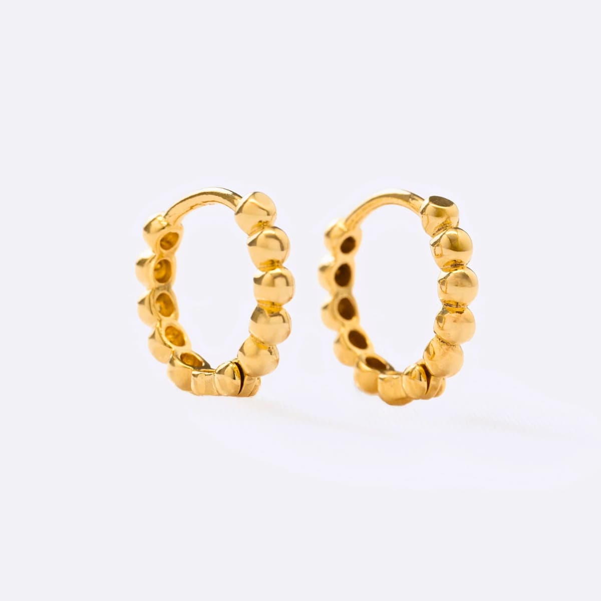 Aretes Candongas Esfera – Oro Laminado 18K | OM JOYERÍA