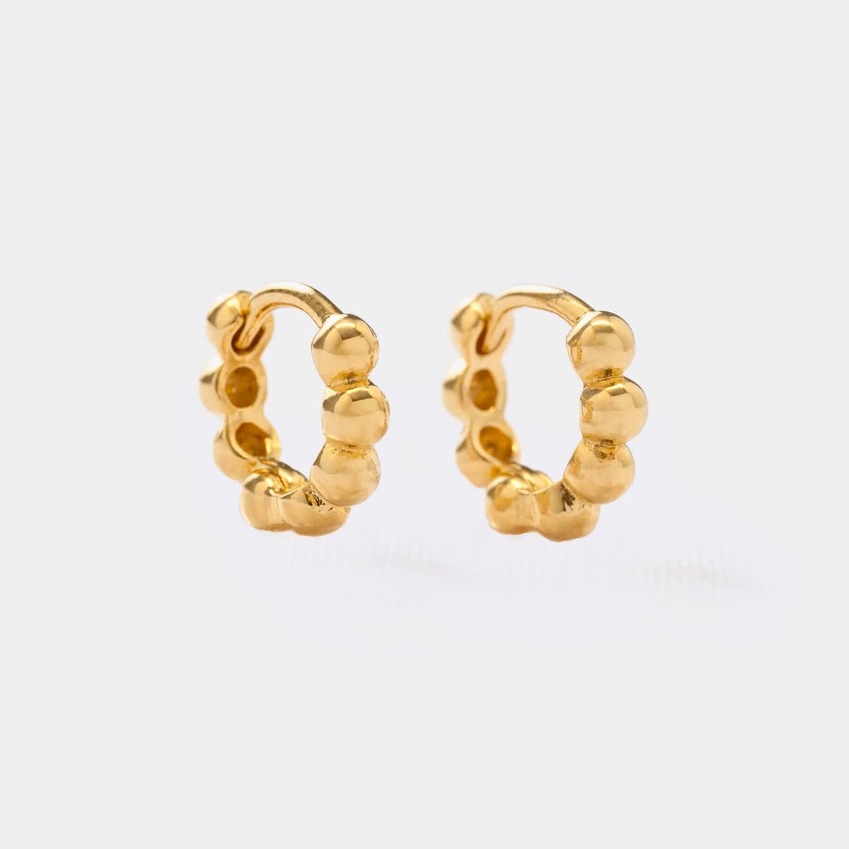 Aretes Candongas Esfera – Oro Laminado 18K | OM JOYERÍA