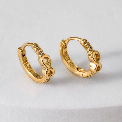 Aretes Candongas Infinito – Oro Laminado 18K | OM JOYERÍA