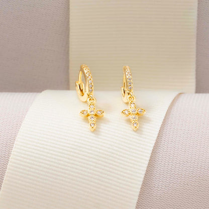 Aretes Candonga Cruz con Circonias – Oro Laminado 18K | OM JOYERÍA