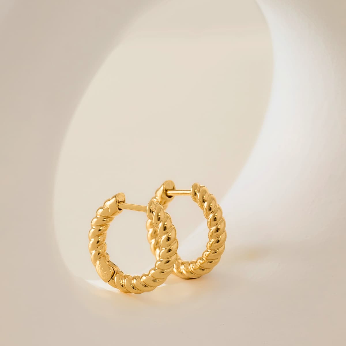 Aretes Candongas Elegant – Oro Laminado 18K | OM JOYERÍA