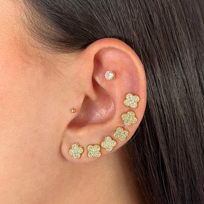 Aretes Trébol Circonias 7 mm – Oro Laminado 18K | OM JOYERÍA