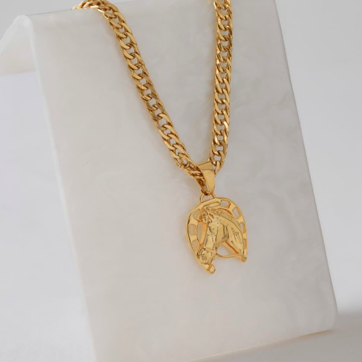 Dije Fortune Herradura Caballo Oro Laminado 18K - Con cadena