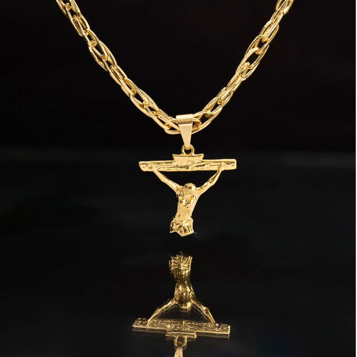 Dije Cristo Dalí 2.3 cm Unisex Oro Laminado 18K | OM JOYERÍA