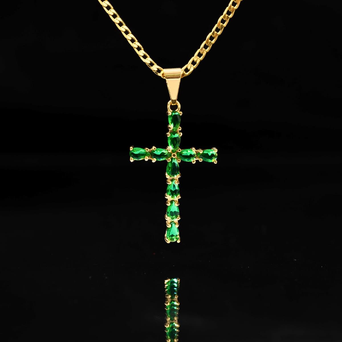 Dije Cruz Emerald Oro Laminado 18K | OM JOYERÍA