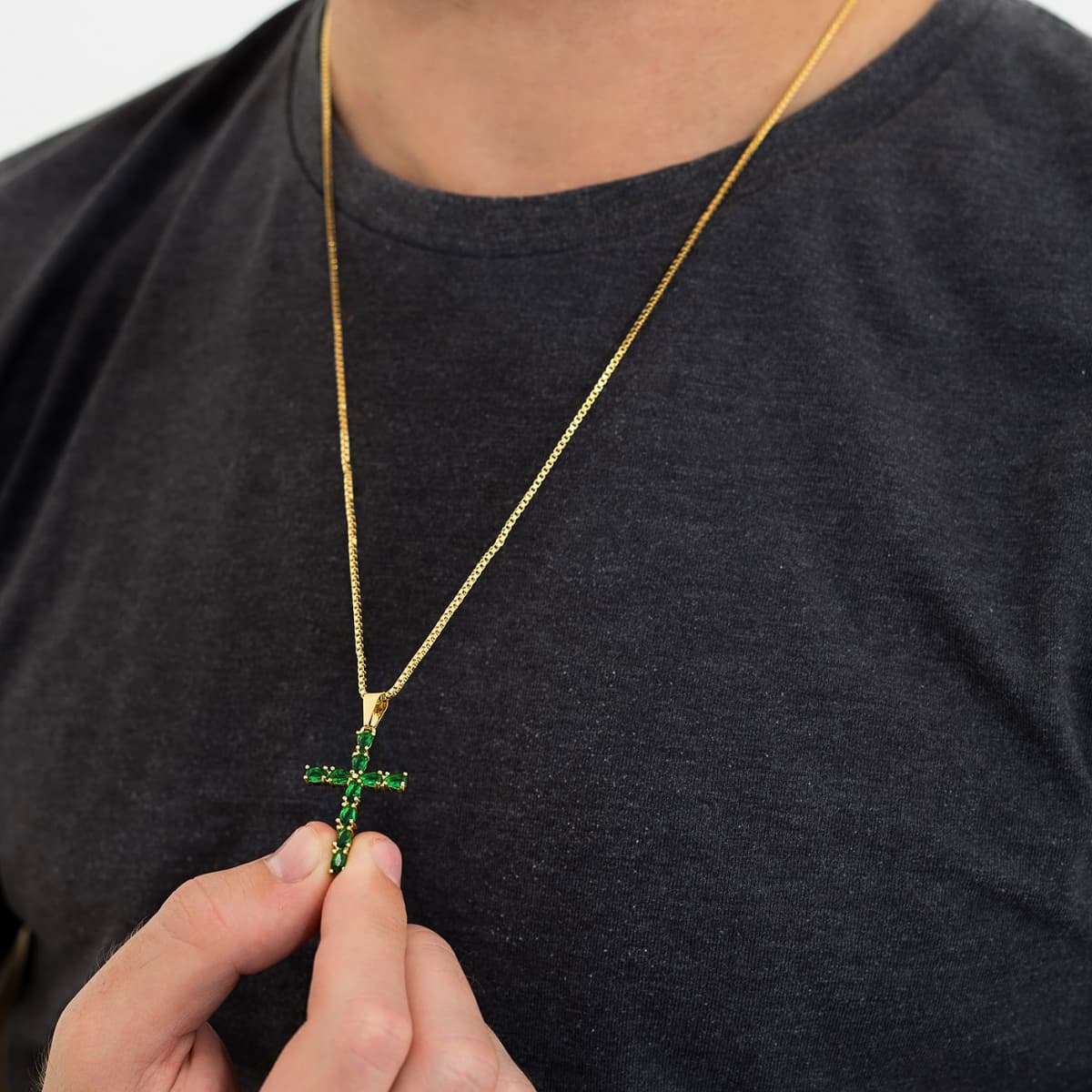 Dije Cruz Emerald Oro Laminado 18K | OM JOYERÍA