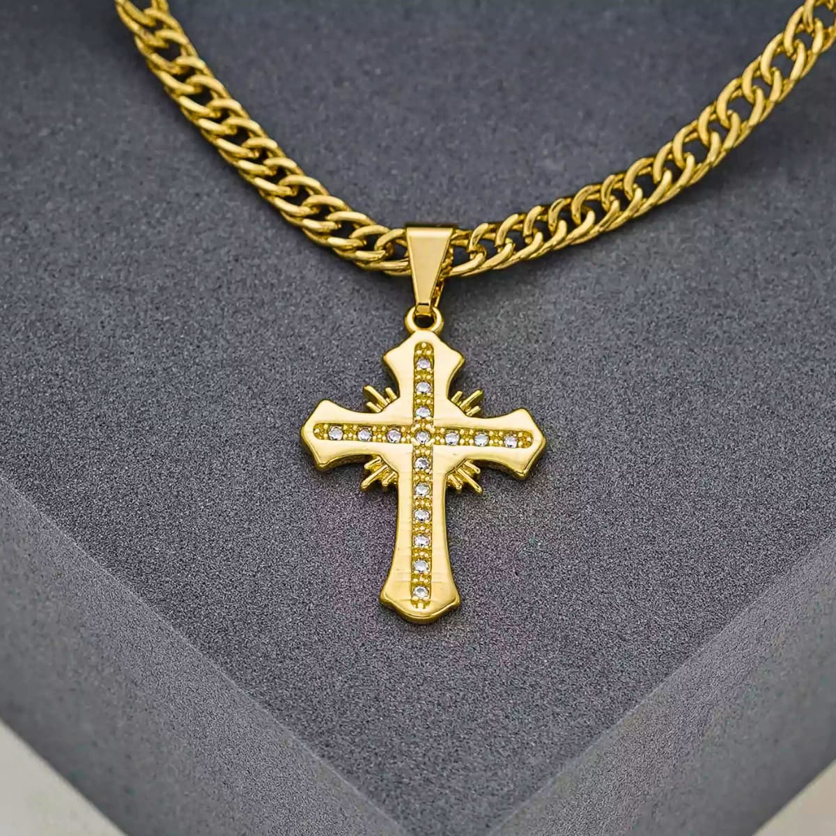 Dije Cruz Sagrada con Circonias Cristal Oro Laminado 18K | OM JOYERÍA