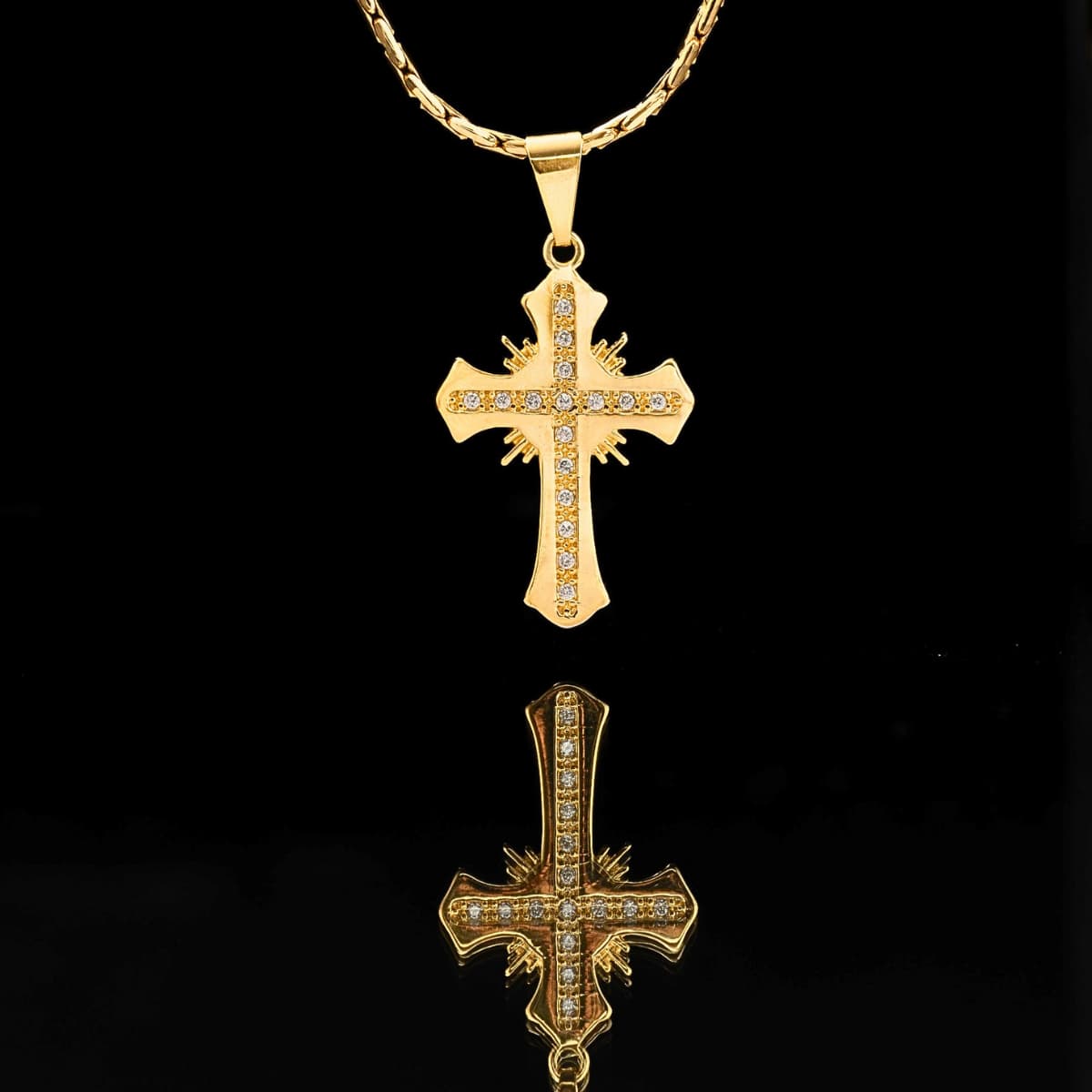 Dije Cruz Sagrada con Circonias Cristal Oro Laminado 18K | OM JOYERÍA