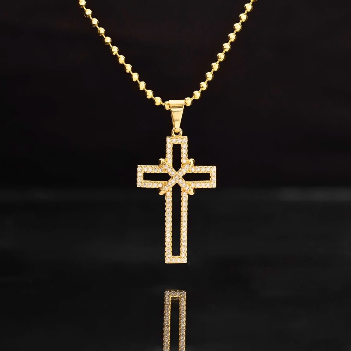 Dije Cruz Silueta con Circonias 3.5 cm Oro Laminado 18K | OM JOYERÍA