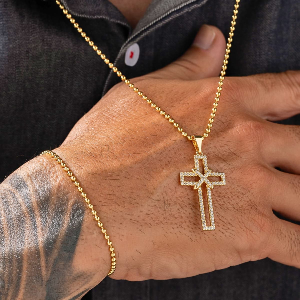 Dije Cruz Silueta con Circonias 3.5 cm Oro Laminado 18K | OM JOYERÍA