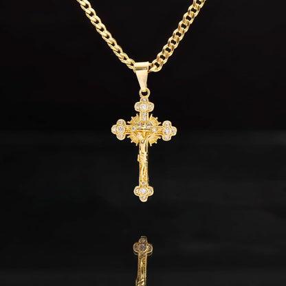 Dije El Crucificado Oro Laminado 18K | OM JOYERÍA