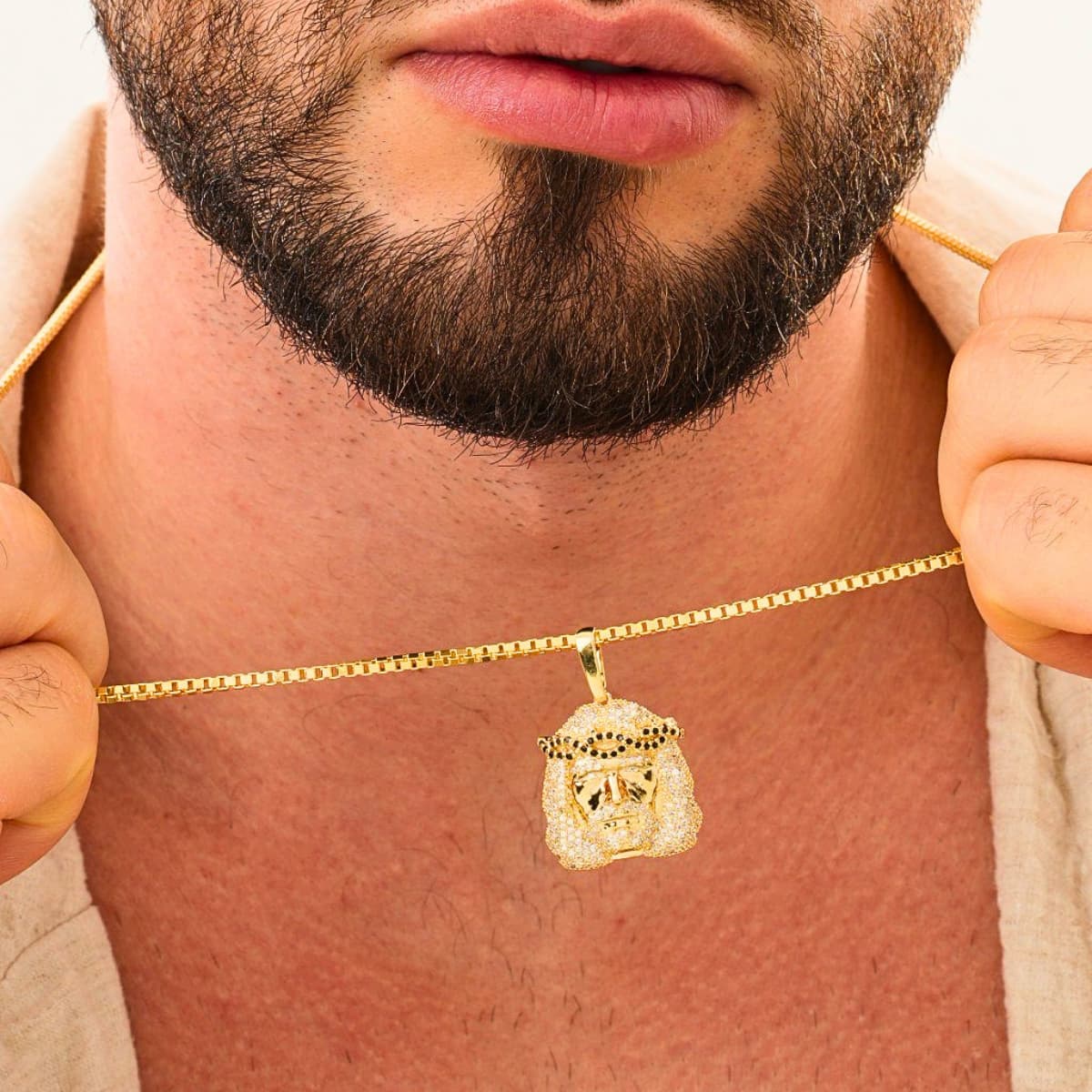 Dije Rostro Swarovski Negro Oro Laminado 18K | OM JOYERÍA