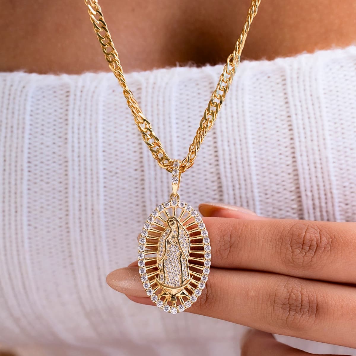 Dije Virgen de Guadalupe Swarovski Oro Laminado 18K | OM JOYERÍA