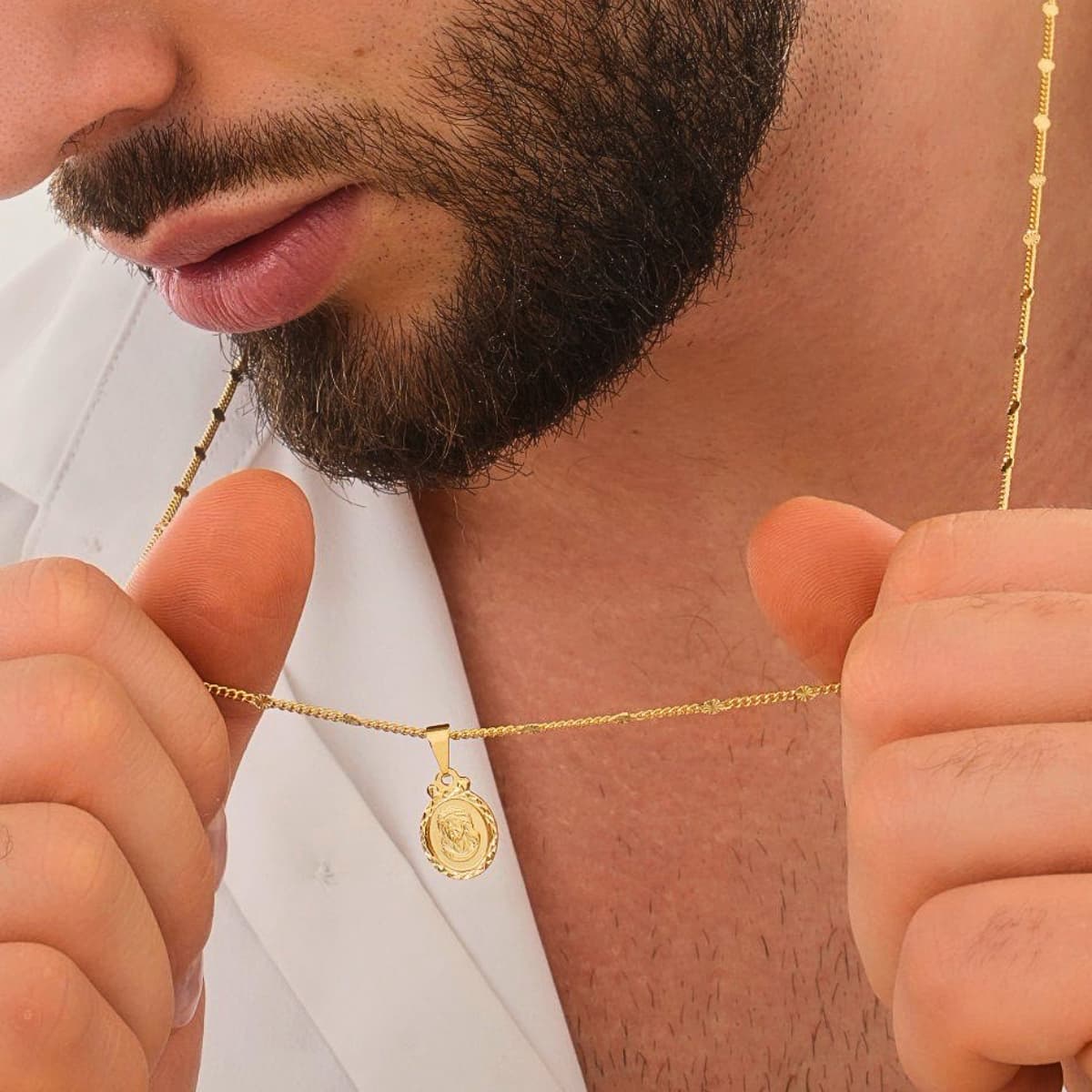 Dije Sagrado Rostro Borde Diamantado 2 cms Oro Laminado 18K - Modelo masculino