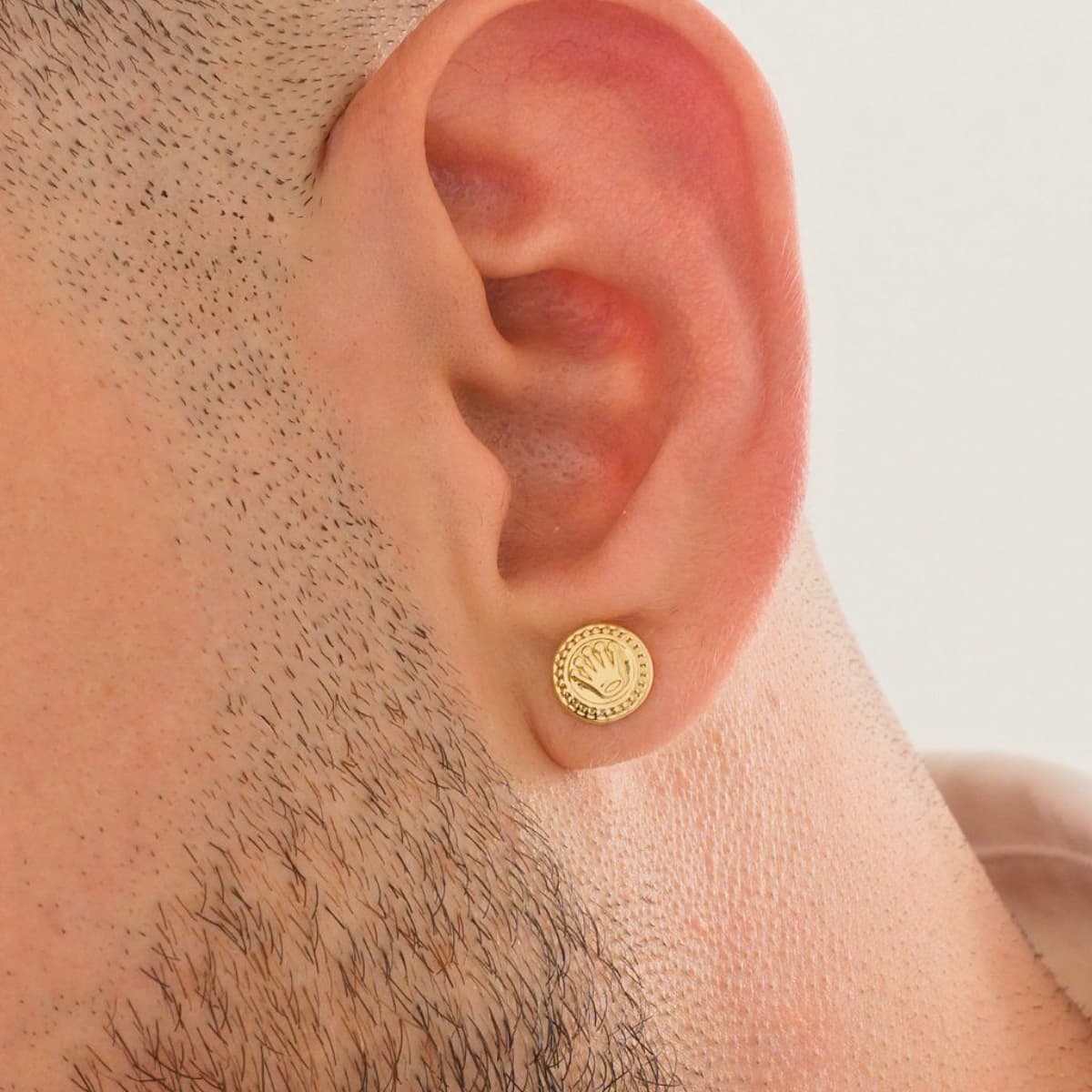 Aretes Topos Rolex 8 mm Oro Laminado 18K | OM JOYERÍA