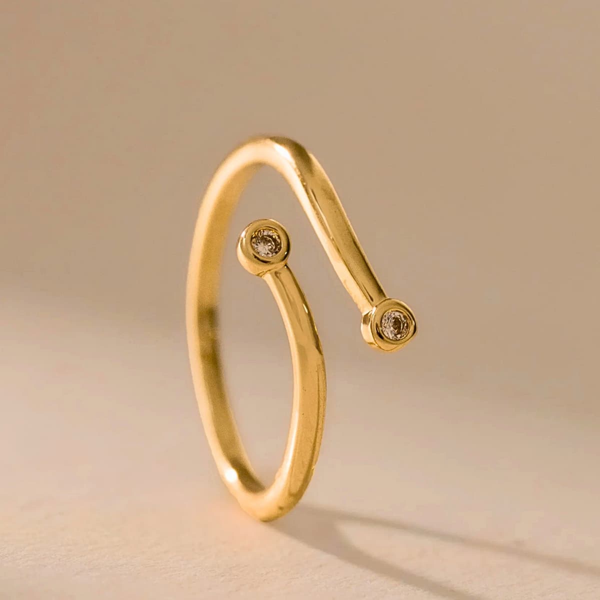 Anillo Signal Ajustable – Oro Laminado 18K | OM JOYERÍA