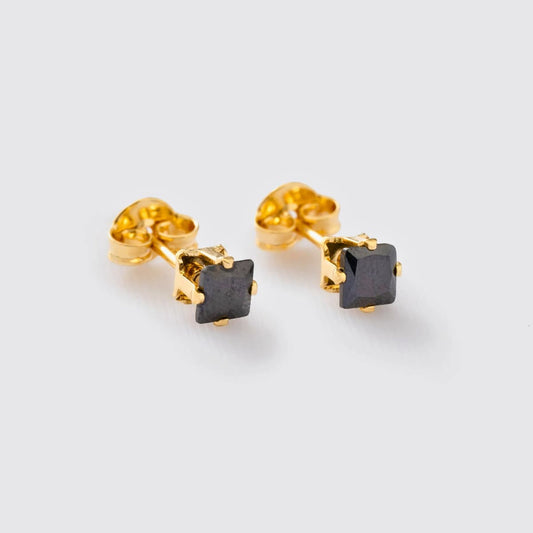 Aretes Topos Circón Cuadrado Unisex – Oro Laminado 18K | OM JOYERÍA
