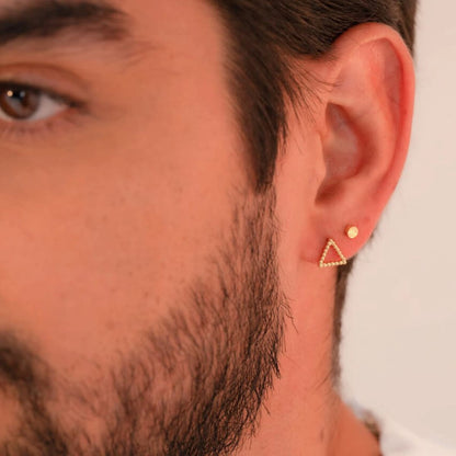 Aretes Triángulo Unisex – Oro Laminado 18K | OM JOYERÍA